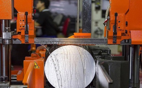 火炬开发区街道立式金属带锯床切削出现跑带故障解决方法！